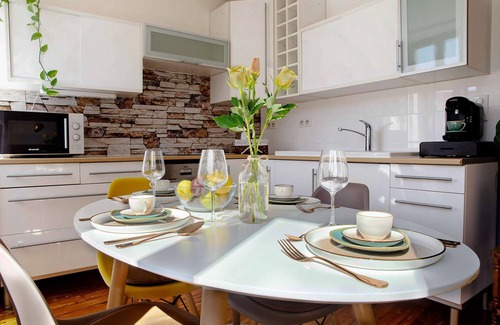 Valence Apartment | Bright 57 m² duplex apartment on 2nd floor, in the heart of Vieux Valence.