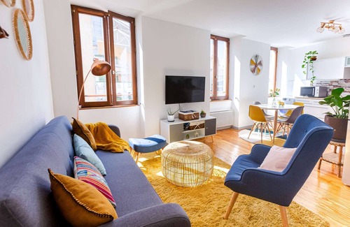 Valence Apartment | Bright 57 m² duplex apartment on 2nd floor, in the heart of Vieux Valence.