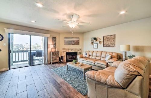Corpus Christi Apartment | Bright and Breezy Condo, 2 Mi to Whitecap Beach!