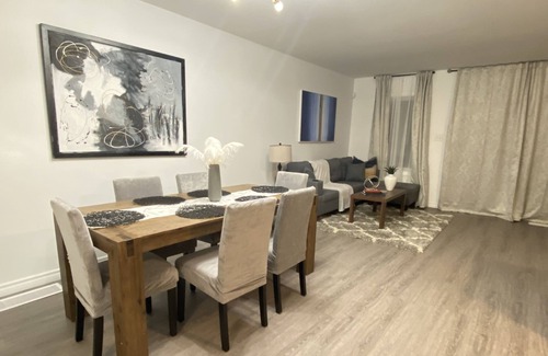 Kitchener House | Bright and Spacious Townhome In Family Neighbourhood