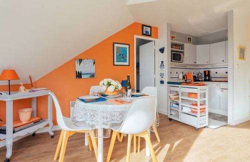 Carnac Apartment | Bright apartment in Carnac, 500m from beaches, 2 bedrooms, parking