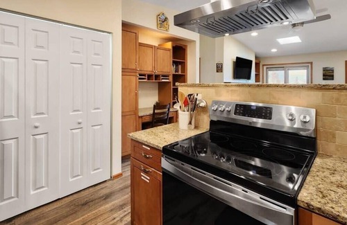 Baldy Mountain Condo | Bright Baldy 2BD - Near Trailheads!