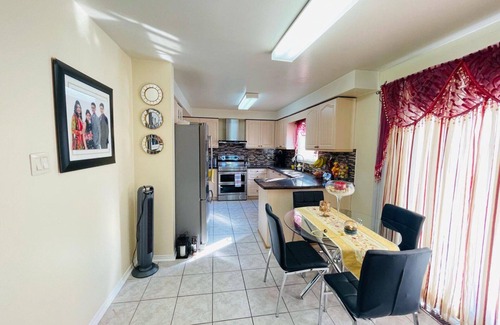 Brampton House | Bright & Beautiful 3BR Getaway