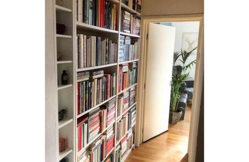 Saint Paul's Apartment | Bright, book-filled flat in artsy Stokes Croft