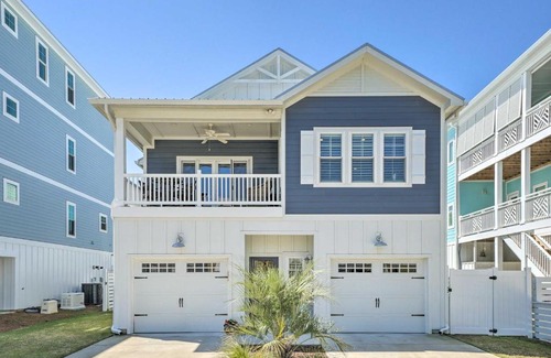 Wilmington Beach House | Bright Coastal Abode with Porch and Beach Access!
