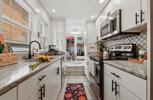 Fells Point House | BRIGHT & COZY Rowhouse in Prime Location - WalkScore 98/100