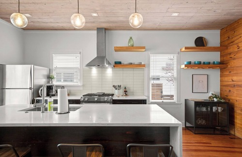 Govalle House | Bright Eastside ATX Bungalow w/Heated POOL