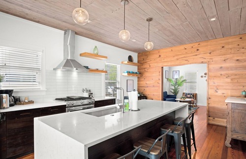 Govalle House | Bright Eastside ATX Bungalow w/Heated POOL
