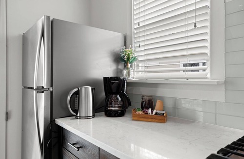 Govalle House | Bright Eastside ATX Bungalow w/Heated POOL