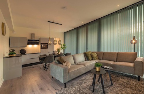 Maasbree House | Bright forest lodge with three private bathrooms and a large terrace – perfect for a stylish nature getaway with family or friends.