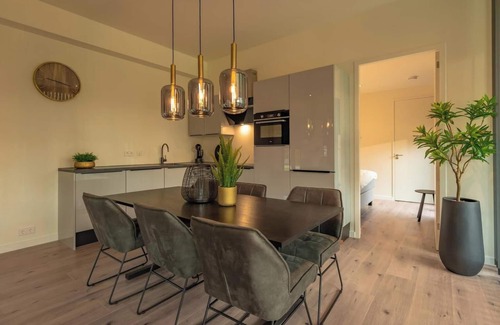 Maasbree House | Bright forest lodge with three private bathrooms and a large terrace – perfect for a stylish nature getaway with family or friends.