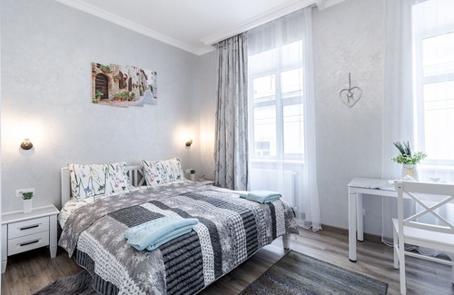Lviv City Center Apartment | Bright in Halytskyi District