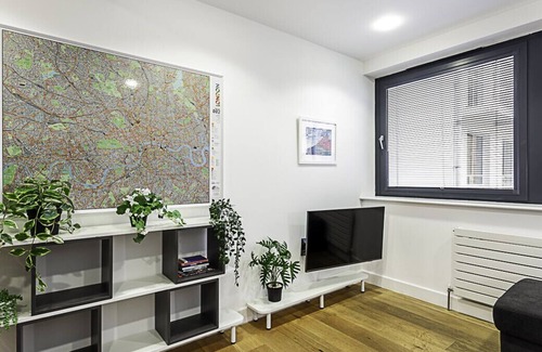 Gospel Oak Apartment | Bright Kentish Town Apartment