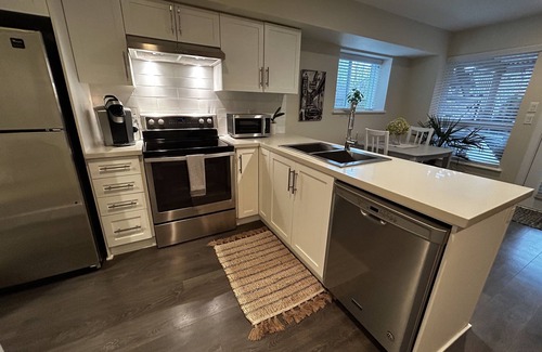 Maple Ridge House | Bright Modern 1 bed suite with garden/pool view.