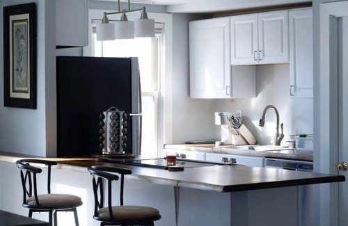 Federal Hill Apartment | Bright & Modern 2BR Apt in Historic Federal Hill