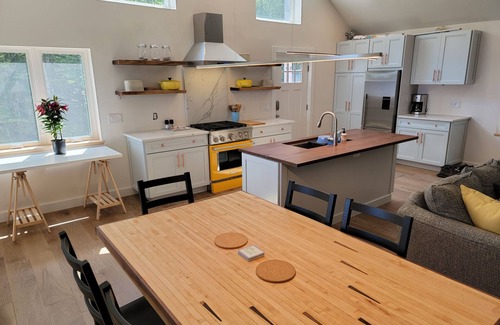 Mariaville House | Bright Modern Lakeside Retreat Newly Built!