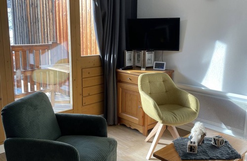 Saint-Etienne-en-Devoluy Apartment | Bright mountain apartment close to all amenities