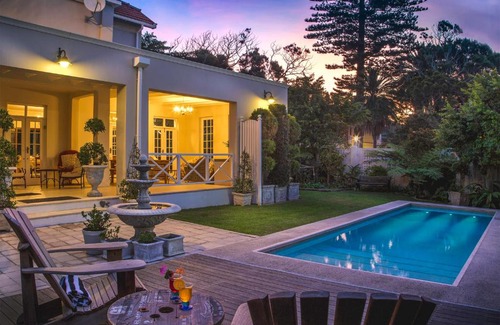 Summerstrand House | Bright on 5th Guest house