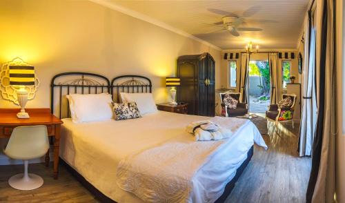 Summerstrand House | Bright on 5th Guest house