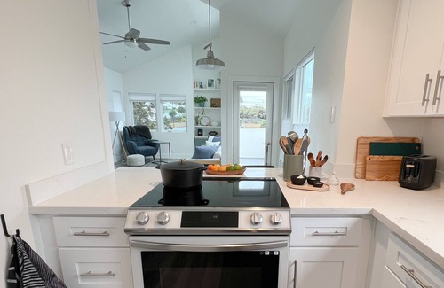 Baywood Park House | Bright, quiet home for long term rentals near nature trails and the beach