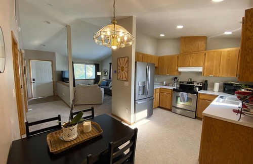 Pullman House | Bright, Single-level 2BR/2BA Townhome with Open Living Spaces and Relaxing Patio