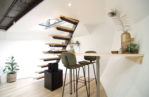 Spaarndammer en Zeeheldenbuurt Boat Rental | Bright & Spacious Studio @ eco houseboat!