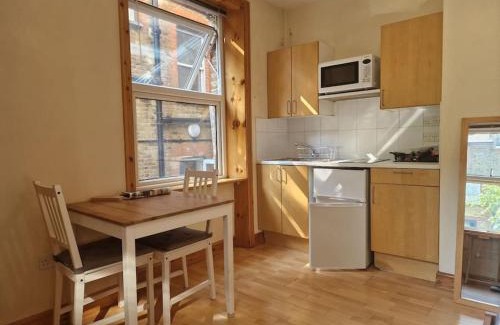 Highgate Apartment | Bright studio apartment Highgate