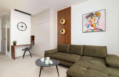 Katowice Apartment | Bright Studio in Katowice with Parking, Sauna & Gym by Noclegi Renters