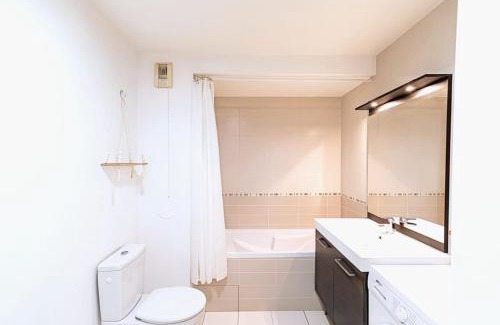 Gorge de Loup Apartment | Bright studio with garage - Valmy District