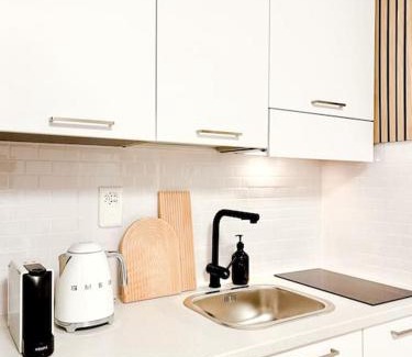 Muralto Apartment | Bright Tiny Studio - Shared Pool & Sauna - Free Parking - Air condition