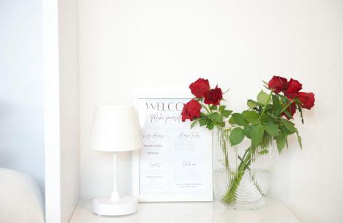 Muralto Apartment | Bright Tiny Studio - Shared Pool & Sauna - Free Parking - Air condition