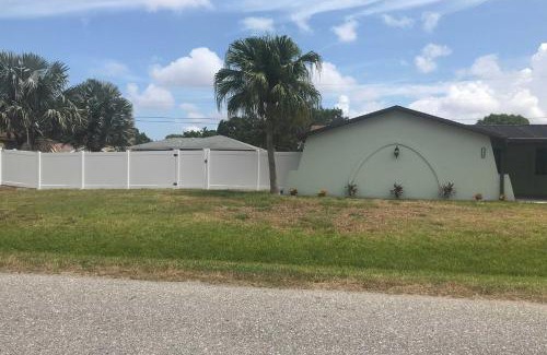 South Venice House | Bright Venice Home with Yard Less Than 4 Miles to Beach!