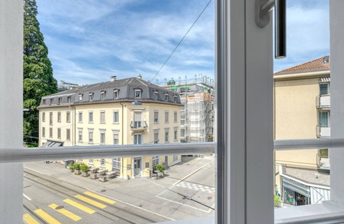 Hottingen Apartment | Bright Weinegg 2.5 Room w/Storage, 10 mins to Seefeld, by Blueground