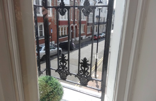 Kemptown Apartment | Brighton Break - Burlington Beach Pad