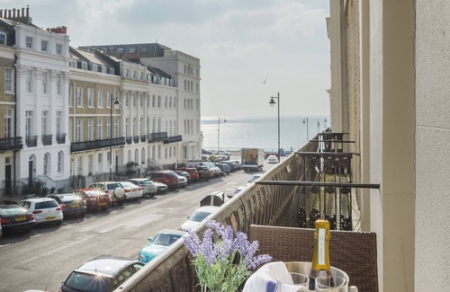 Kemptown Apartment | Brighton Break - Burlington Beach Pad