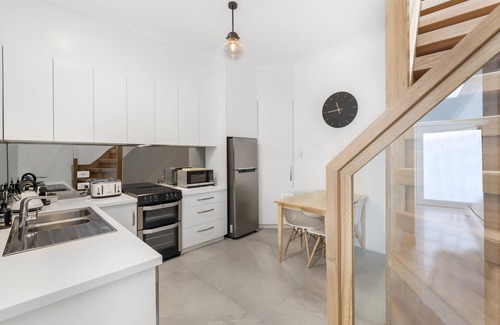 Hobart Central Business District Apartment | Brisbane Terrace - Hobart Inner City