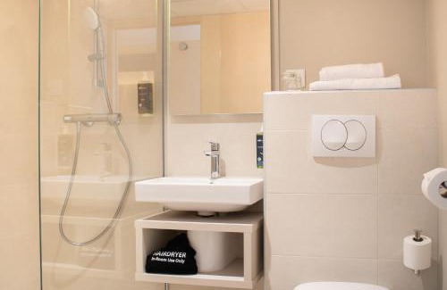 Avignon Hotel | Brit Hotel Avignon Sud Le Calendal