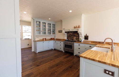 Sherwood Hills House | British style Farmhouse inthe foothills of Provo. Beautiful home. 7 bedrooms.