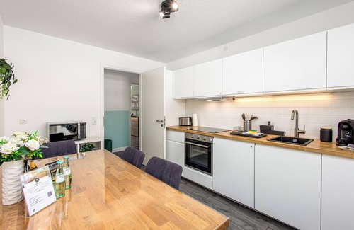 Sudenburg Apartment | BROCKHEUS Apartments: Luxury Vista Apartment I Kitchen I WiFi I Smart TV