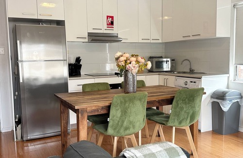 Bronte Apartment | Bronte beach 2 BD apartment, next to trendy cafes and shops, Family friendly!
