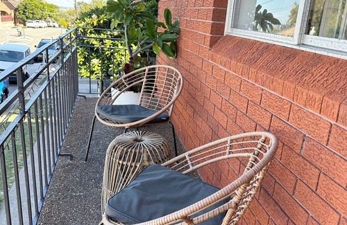 Bronte Apartment | Bronte beach 2 BD apartment, next to trendy cafes and shops, Family friendly!