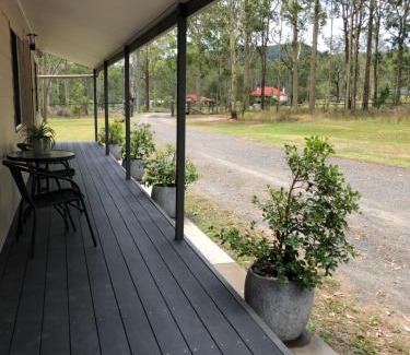 Greta Main House | Bronte Lodge, Wine Country Stay Hunter Valley with Games Room, Close to Town