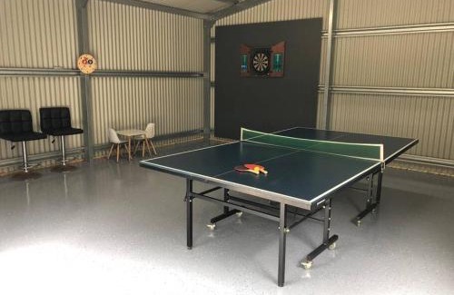 Greta Main House | Bronte Lodge, Wine Country Stay Hunter Valley with Games Room, Close to Town