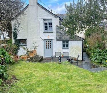 Port Isaac House | Brook Cottage is a traditional fisherman's cottage