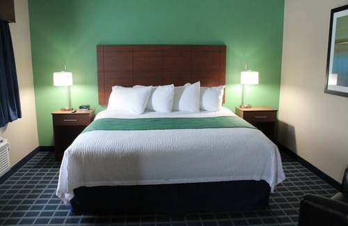 Emmetsburg Hotel | Brookstone Lodge & Suites