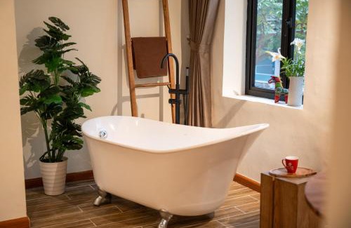 Trang Tien Apartment | Brown Boutique House-Near Walking Street-HK Lake