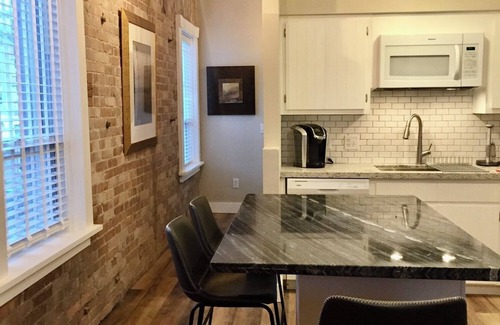 Bisbee House | Brownstone Signature Suite-Historic Building in the Heart of Historic Downtown Bisbee