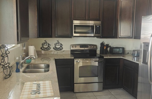 Buckeye House | Browny 4 bedrooms 2.5 bath home near freeway.