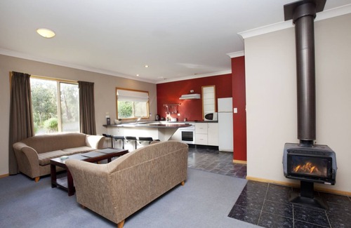 Alonnah Hotel | Bruny Island Escapes and Hotel Bruny