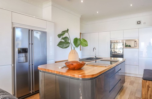 Menai Bridge Cottage | Bryn Mel Manor Straits View